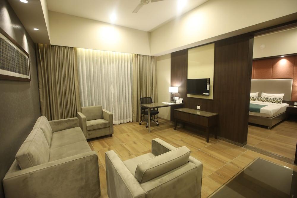Gcc And Club Hotel 4*