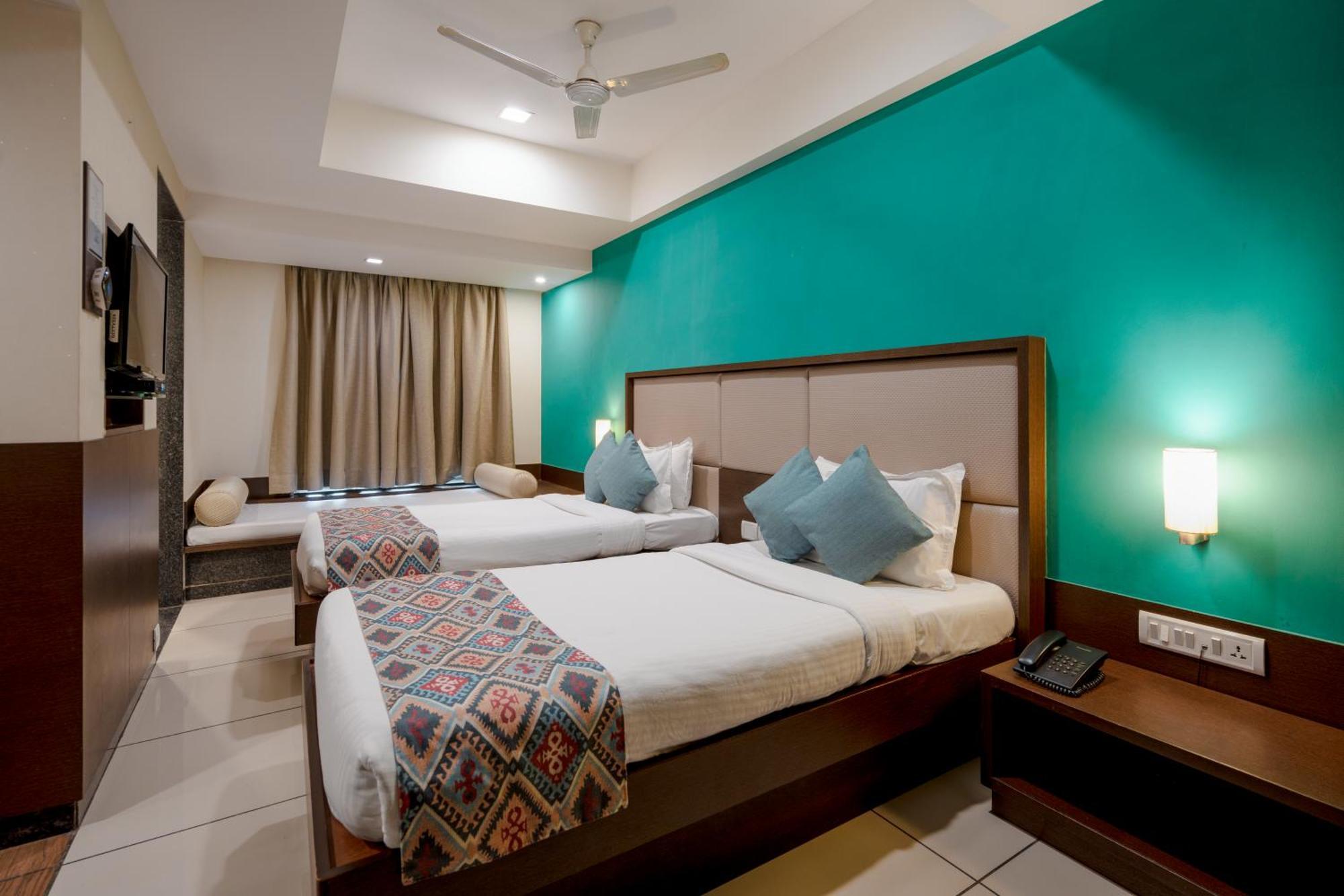 Gcc And Club Hotel 4*