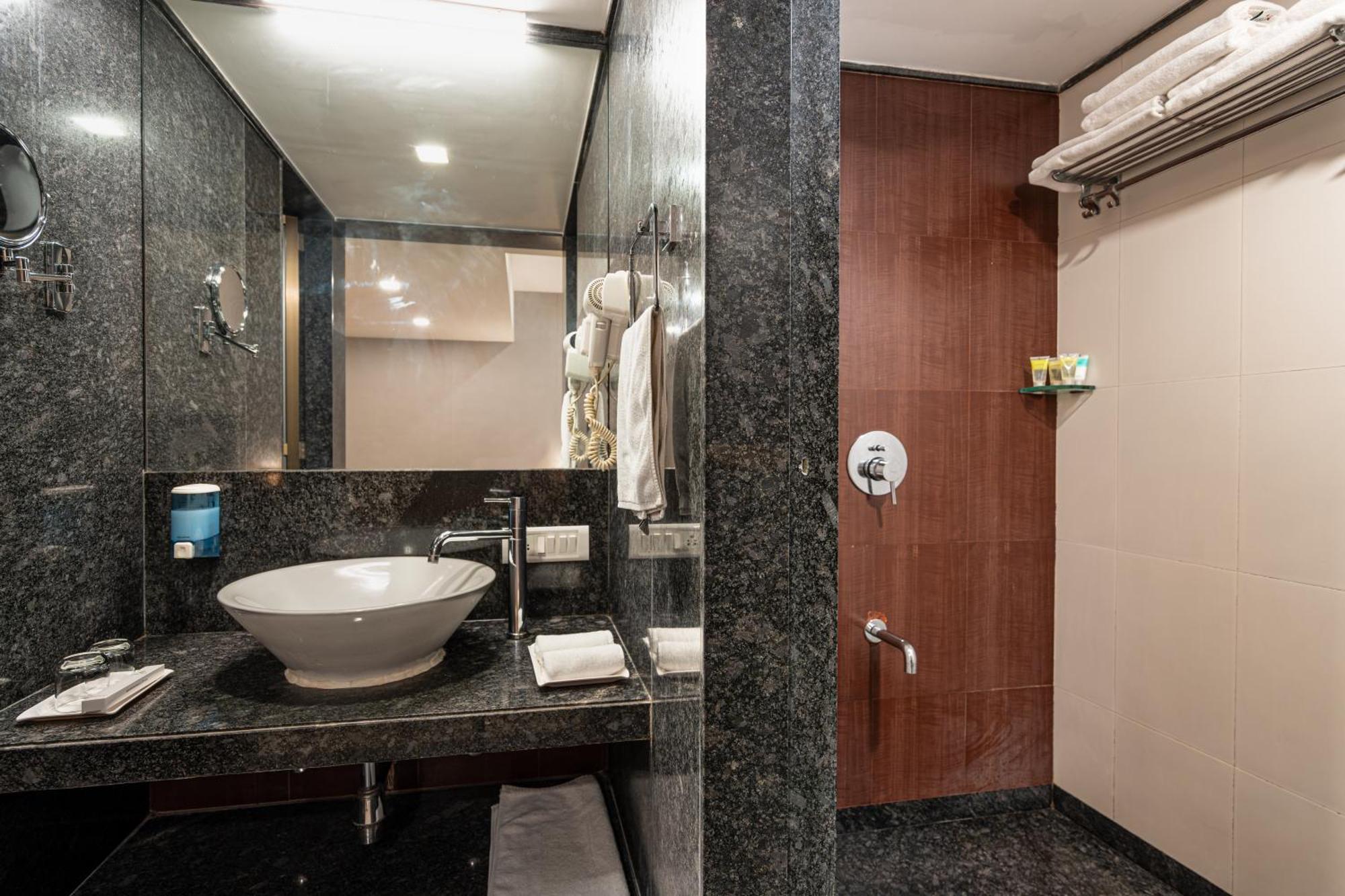 Gcc And Club Hotel 4*
