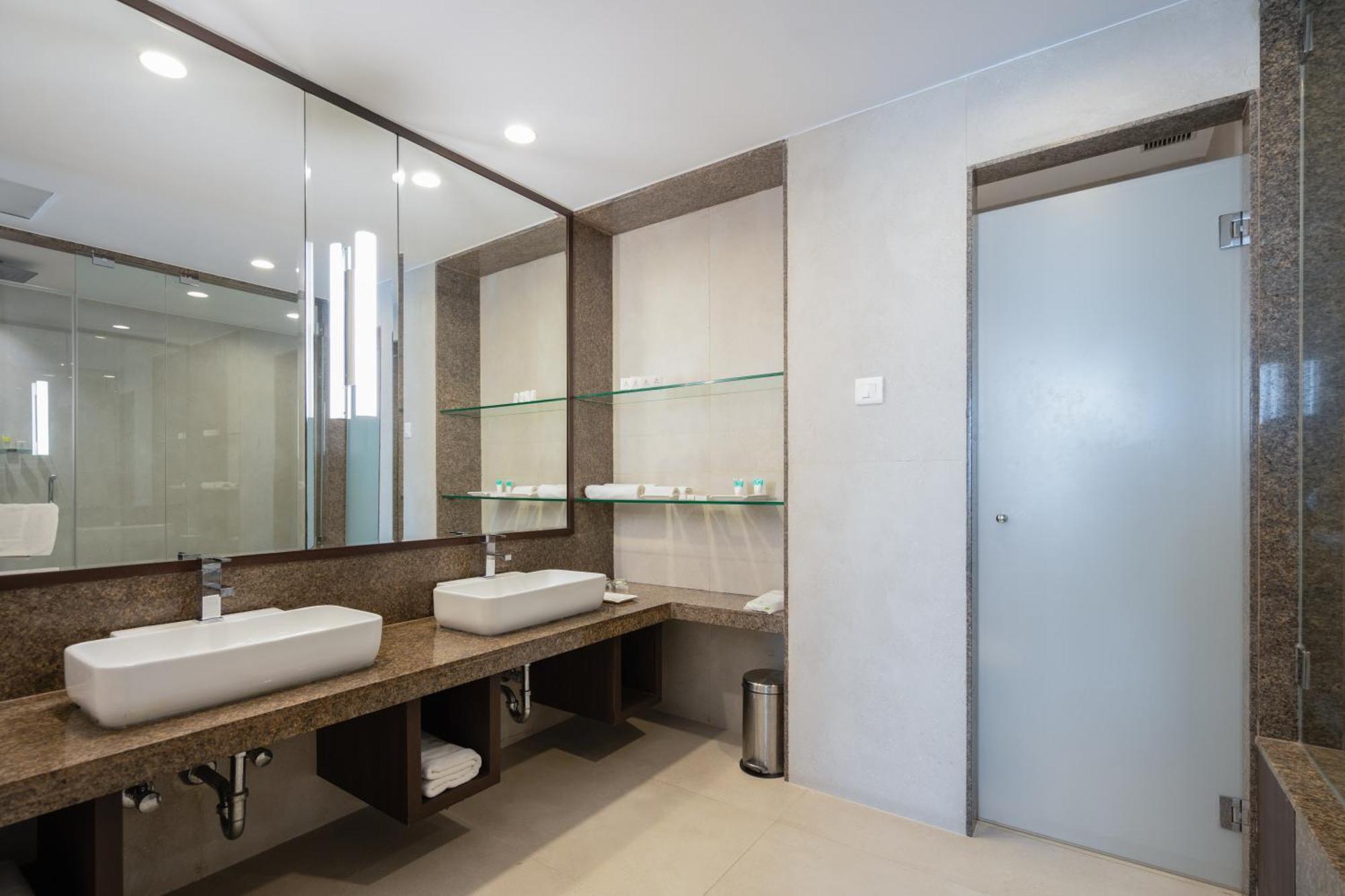 Gcc And Club Hotel 4*